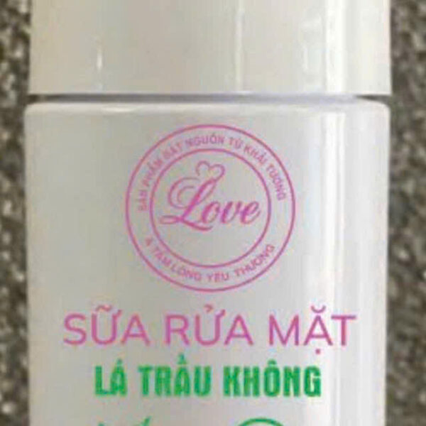 SỮA RỬA MẶT TINH CHẤT LÁ TRẦU KHÔNG